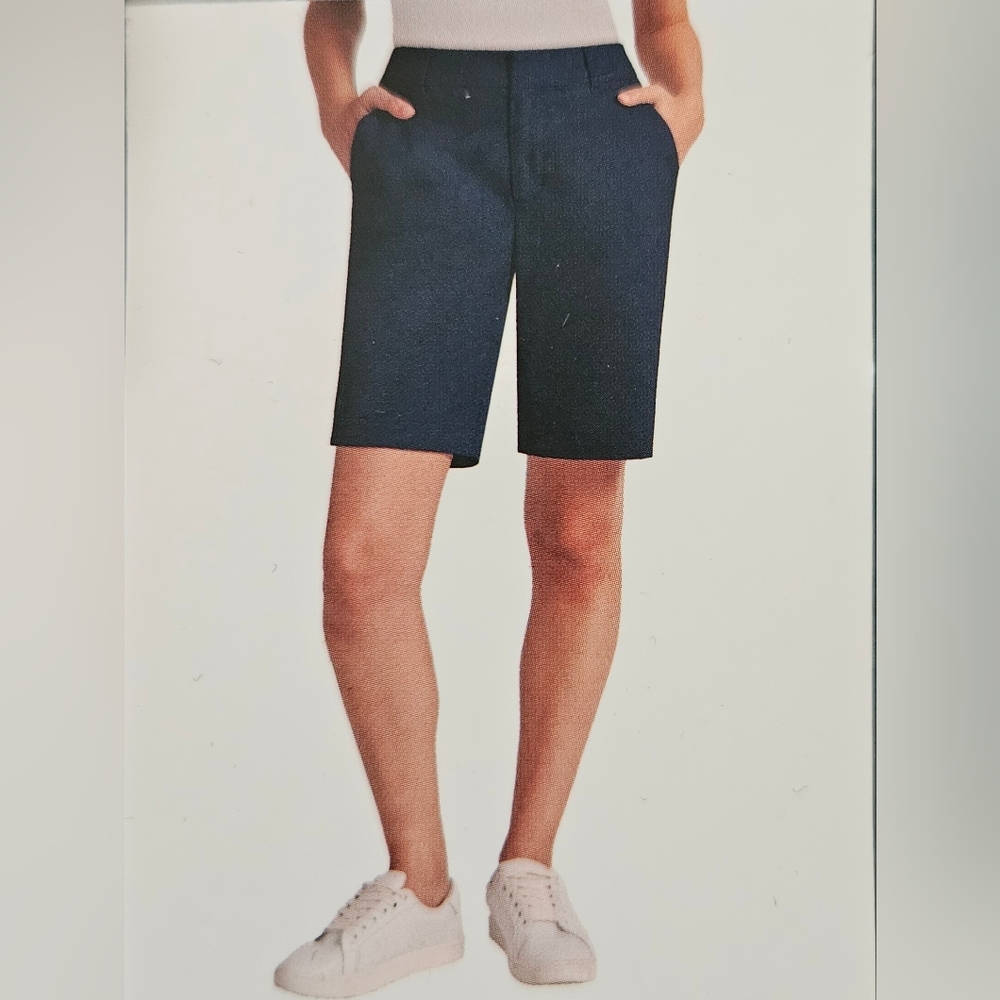 Matty M - Women's Bermuda Shorts In Navy Blue
